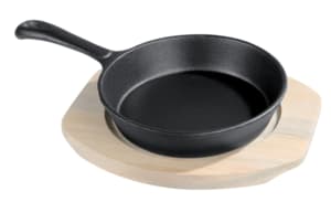 Cast iron pan with handle