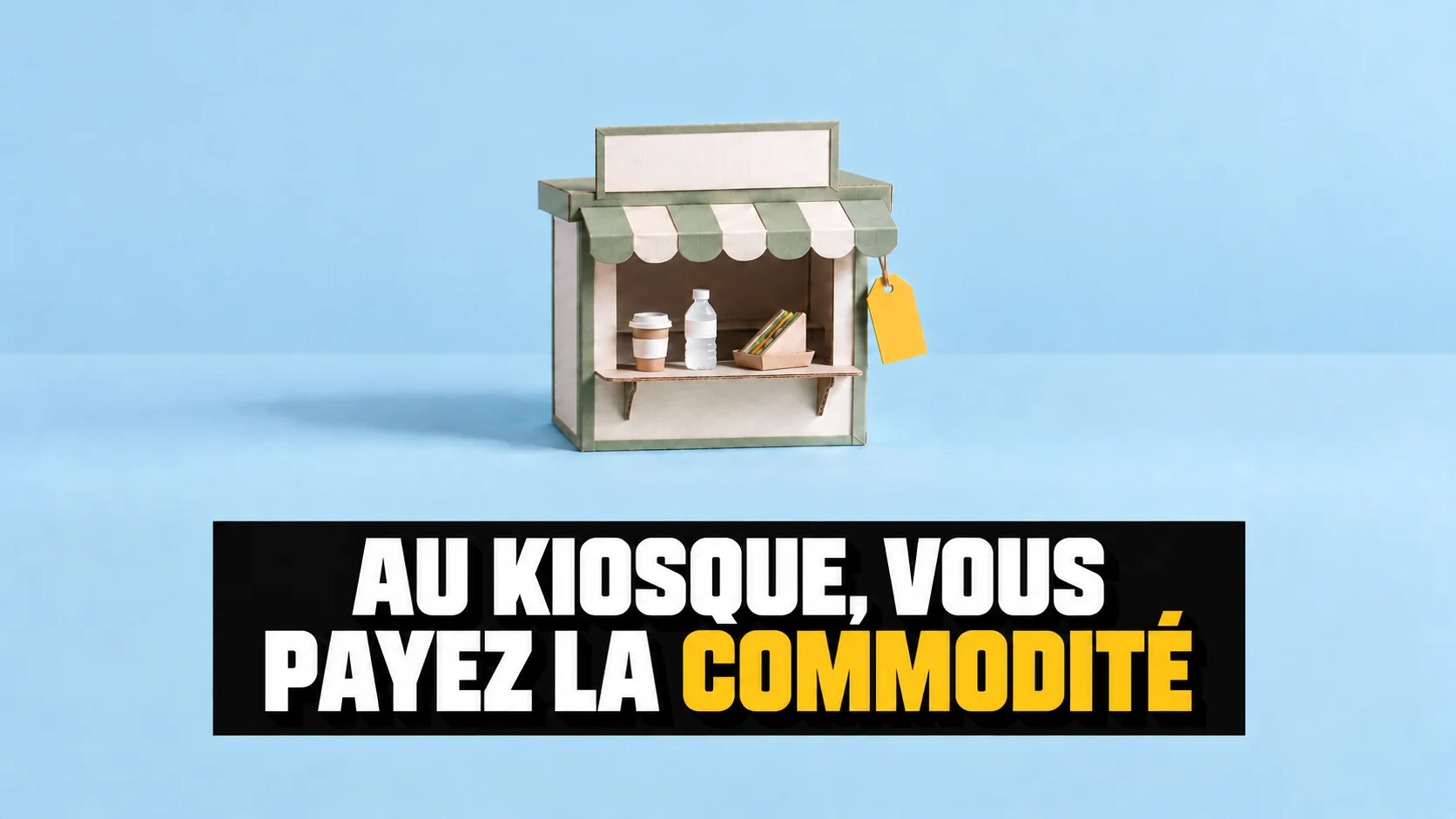 Kiosque générique en carton avec enseigne vierge sur fond bleu.