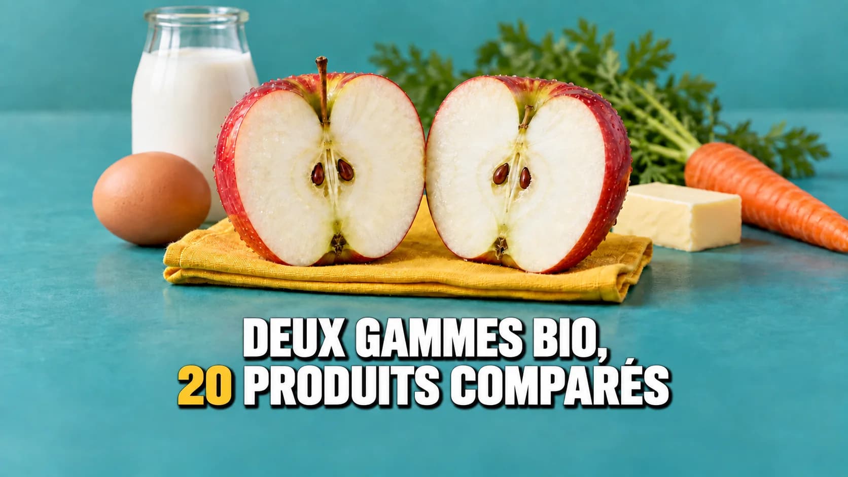 Deux moitiés de pomme sur un tissu jaune, avec des aliments en arrière-plan.