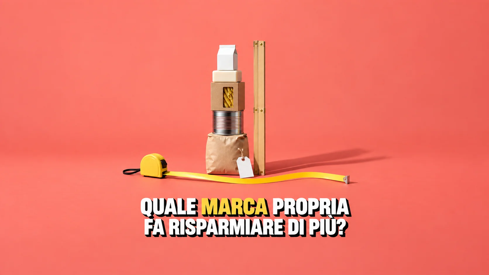 Torre di prodotti senza etichetta accanto a un grande metro pieghevole senza numeri, su fondo corallo