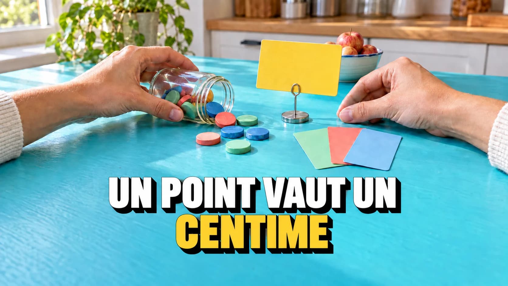 Mains, cartes vierges, jetons lisses et pomme sur une table.