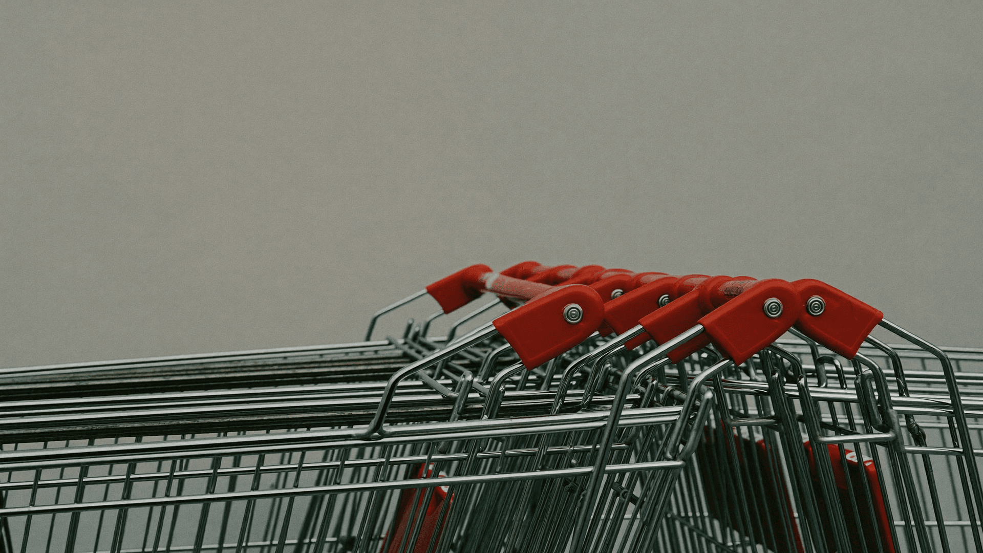 Swiss flag above a barbecue on 1 August, symbolic image for public holidays and closed supermarkets