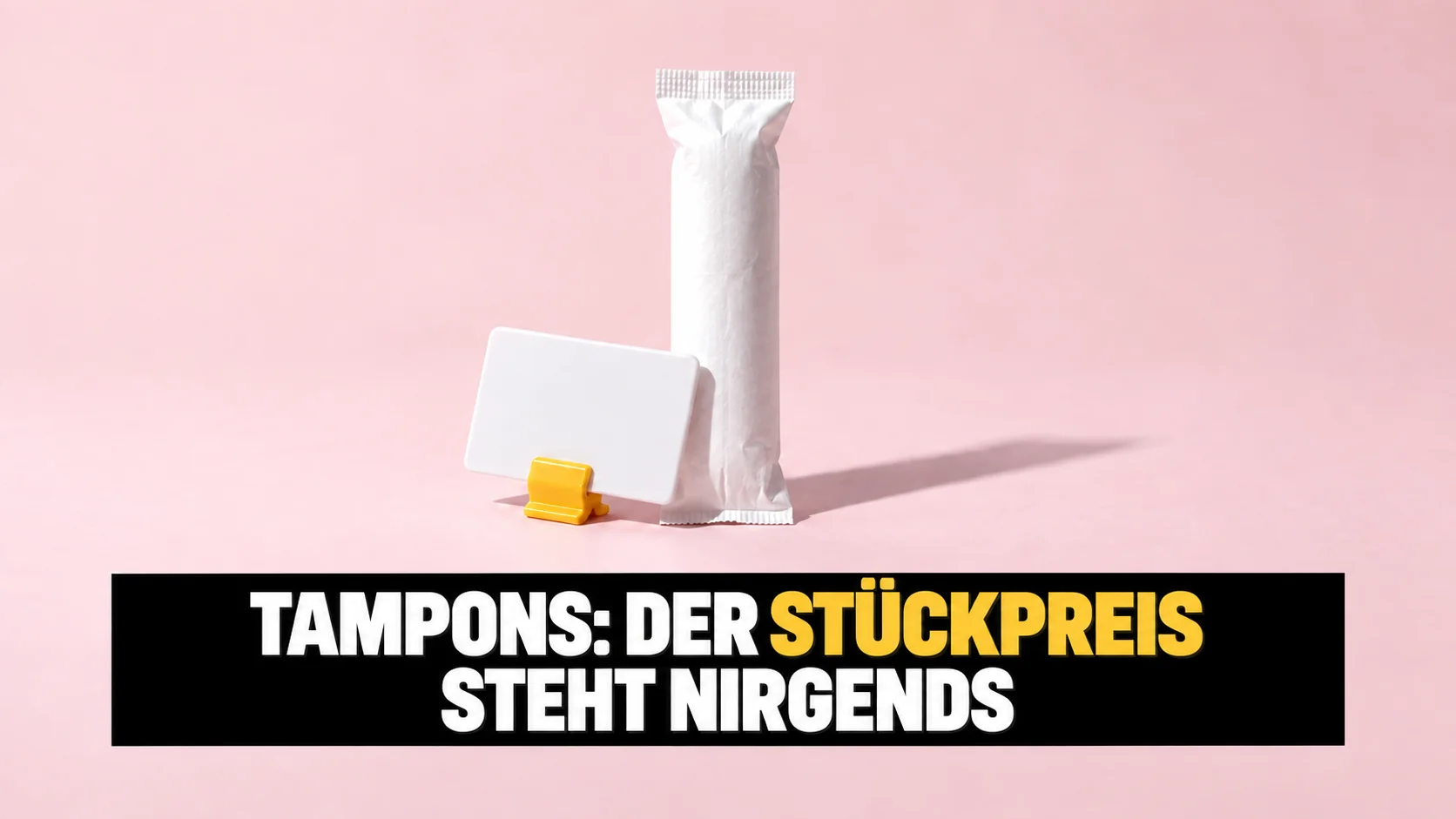 Ein Tampon in weisser Hülle neben einer vollständig leeren Regaletikette