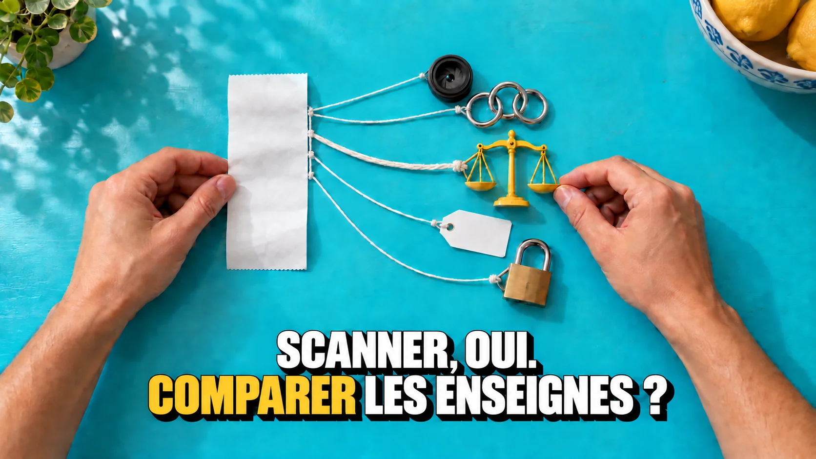 Des mains relient un ticket vierge à une loupe, une balance, une étiquette et un cadenas.