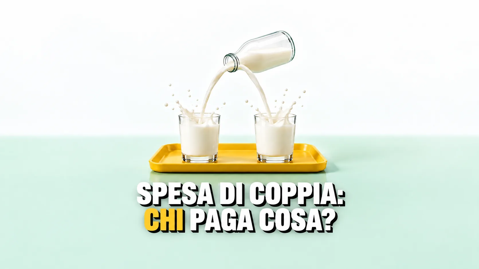 Una bottiglia di latte versa in due bicchieri uguali, uno accanto all’altro, su un vassoio giallo